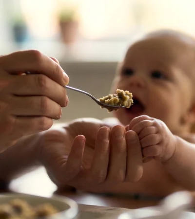 La Dra. Critzmann  destacó que el hierro debe incorporarse desde los seis meses a través de legumbres y una alimentación adecuada.