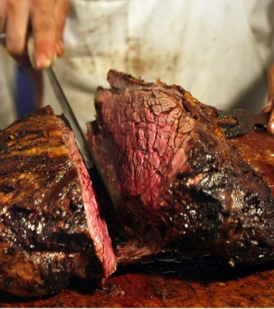 Con un consumo de apenas 47,9 kilos anuales por habitante, la tradición del asado enfrenta su crisis más profunda en 20 años.