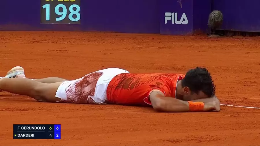 Fran ganó en dos sets