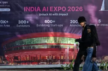 Cumbre Mundial IA: advierten que los chatbots están "deshumanizando" el trabajo.