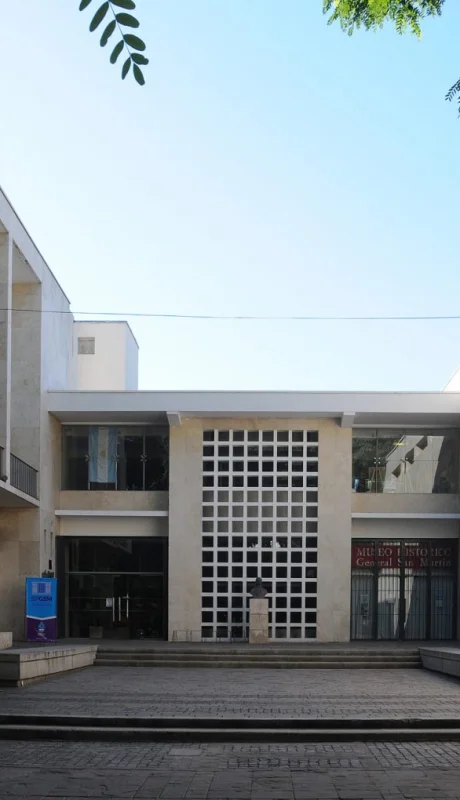 La biblioteca, en plena Alameda mendocina