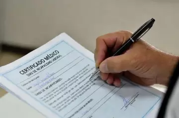 El polémico artículo 44 de la Reforma Laboral que recorta las licencias por enfermedad