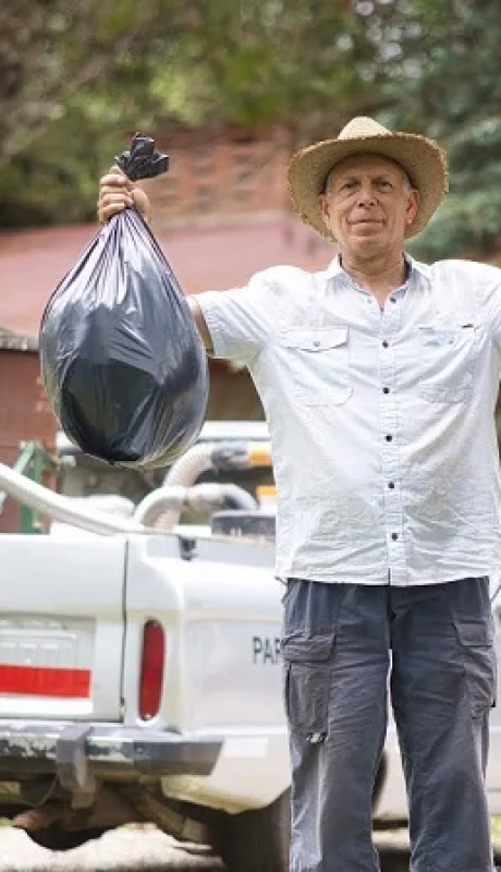 Edmundo Ramos lanzará su travesía a Brasil en el "auto a basura" el próximo 3 de marzo.