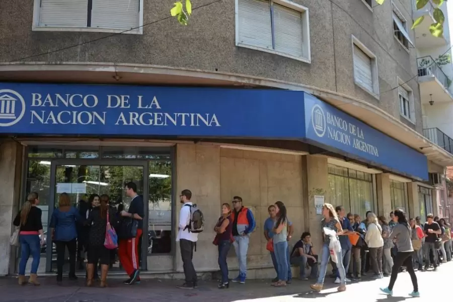 Paro general de la CGT: qué pasará con los bancos y cómo operan este jueves