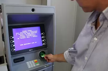 Paro general de la CGT: qué pasará con los bancos y cómo operan este jueves