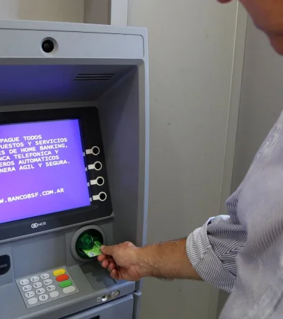 Paro general de la CGT: qué pasará con los bancos y cómo operan este jueves