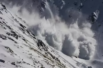 Avalancha en California: Buscan a 9 esquiadores desaparecidos