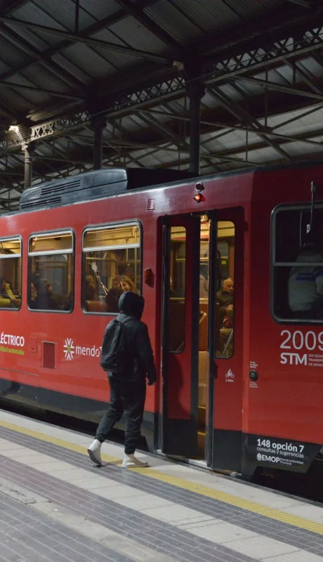 Paro general en Mendoza: cómo están funcionando servicios, transporte y colegios