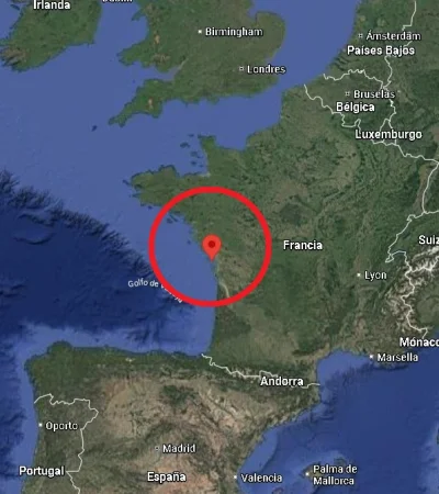 En la Isla de Ré, el choque de dos sistemas de olas crea una cuadrícula perfecta sobre el Atlántico, es un peligro para los nadadores.