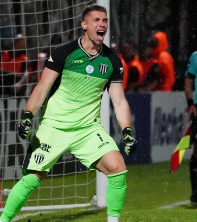 Voz de mando: César Rigamonti sabe que la solidez defensiva será el pilar para que el Lobo se asiente en la máxima categoría.