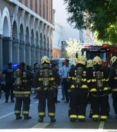 La explosión dejó uniformados heridos