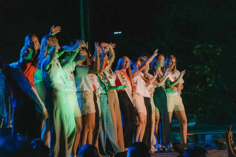 Las candidatas se presentaron ante el público