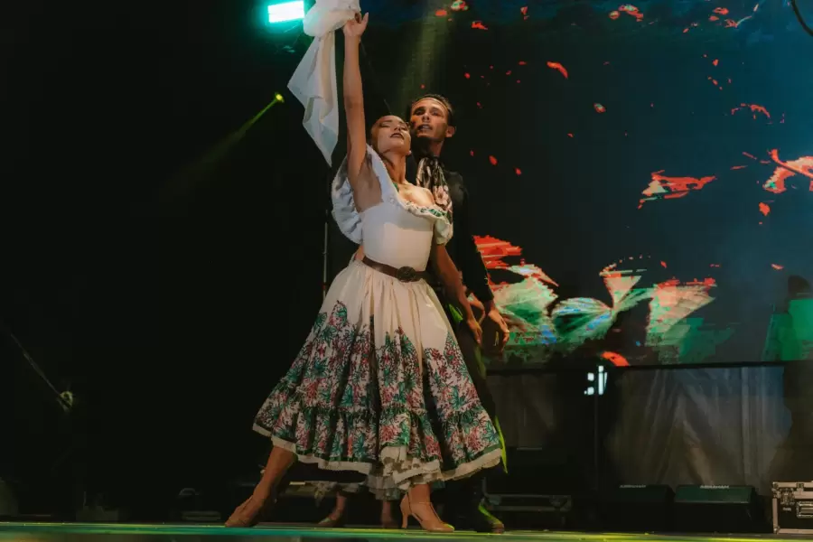 Hubo bailes típicos y diferentes presentaciones artísticas