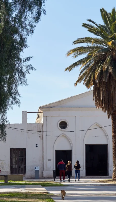 Lugar de Historia: En la Capilla se encuentran los restos de Pedro Pascual Segura, quien fuera cuatro veces gobernador de Mendoza.
