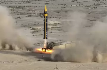 Máxima tensión: Irán exhibe su poder de fuego naval mientras Estados Unidos prepara un despliegue militar histórico