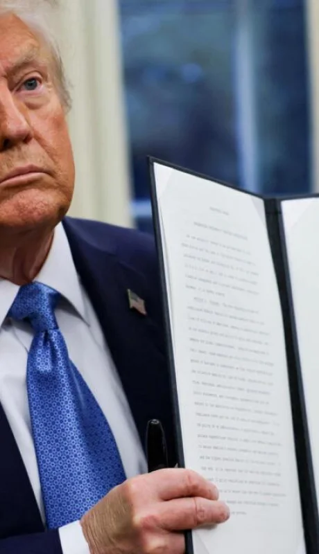 Donald Trump anunció que el nuevo arancel del 15% entra en vigencia con "efecto inmediato" tras el fallo adverso de la Justicia.