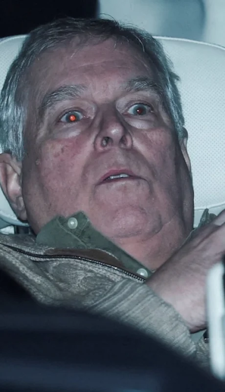 Cinco horas de viaje y un golpe de suerte: cómo se logró la imagen del príncipe Andrés detenido que recorre el mundo