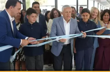 Mendoza inició las clases con la meta de 190 días y salas de 3 años en toda la provincia