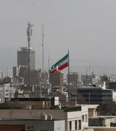Irán sufre un apagón total de internet y telefonía tras los bombardeos de EE.UU. e Israel.