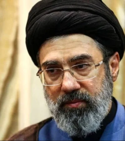 La Asamblea de Expertos designa a Mojtaba Khamenei como Líder Supremo en Irán.