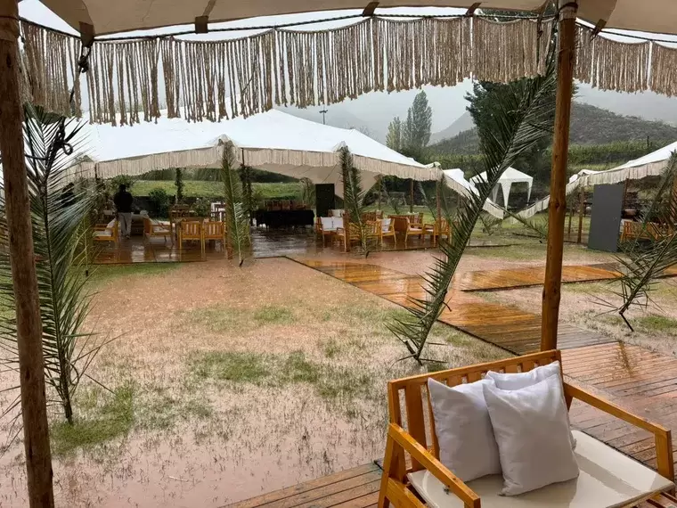 La Vendimia Solidaria pasada por agua. Suspendieron el evento por lluvias.