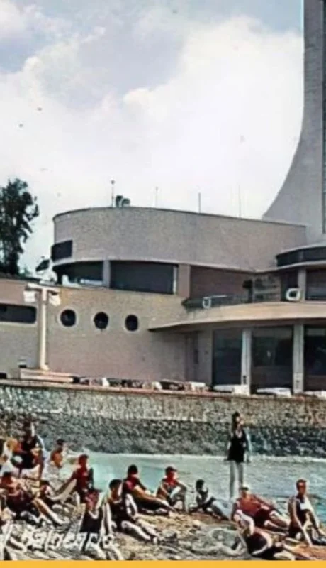 El edificio de Playas Serranas, diseñado por los hermanos Civit, durante su apogeo como balneario popular en la década del 30.