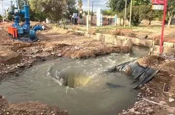 Emergencia en Guaymallén: miles de vecinos conviven con líquidos cloacales