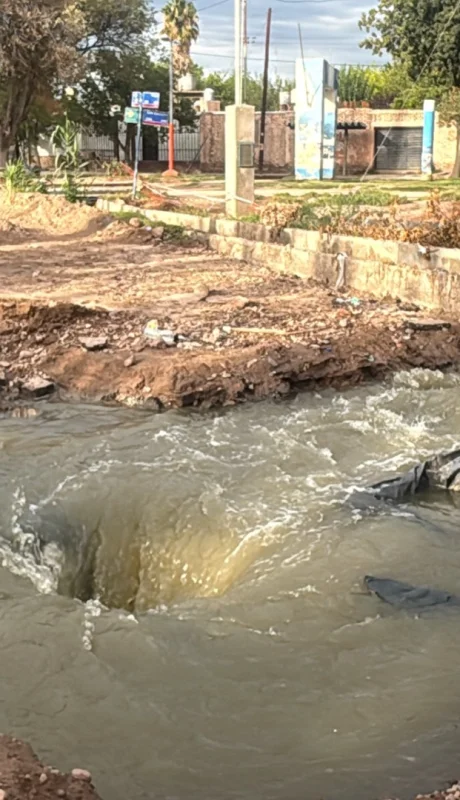 Emergencia en Guaymallén: miles de vecinos conviven con líquidos cloacales