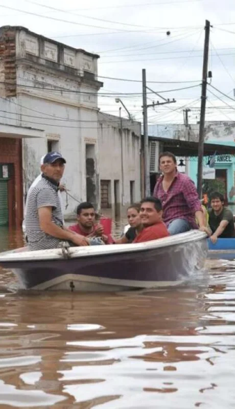 Tucumán inundado: familias viven a la vera de la ruta