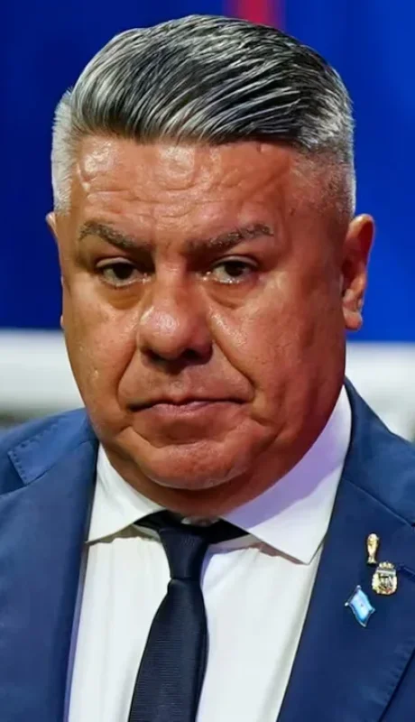 El presidente de la AFA llega a tribunales en un clima de máxima tensión política y judicial.