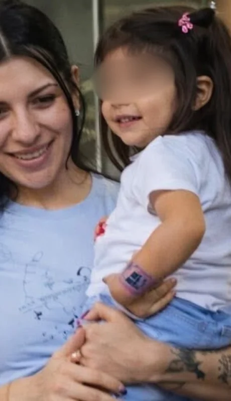 "Ley Cazzu" en México: la iniciativa que nació del conflicto con Nodal para frenar a los padres ausentes