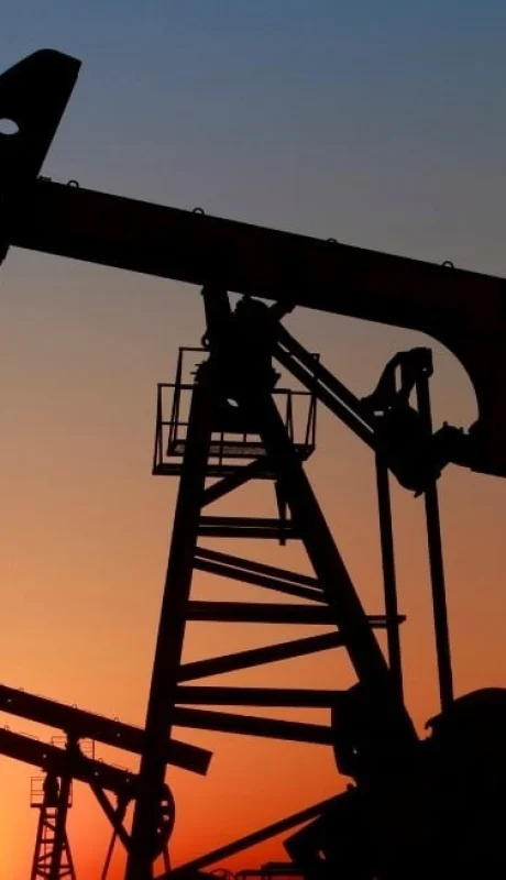 Guerra en Medio Oriente: el barril de Brent sube a USD 112 y aumenta la nafta